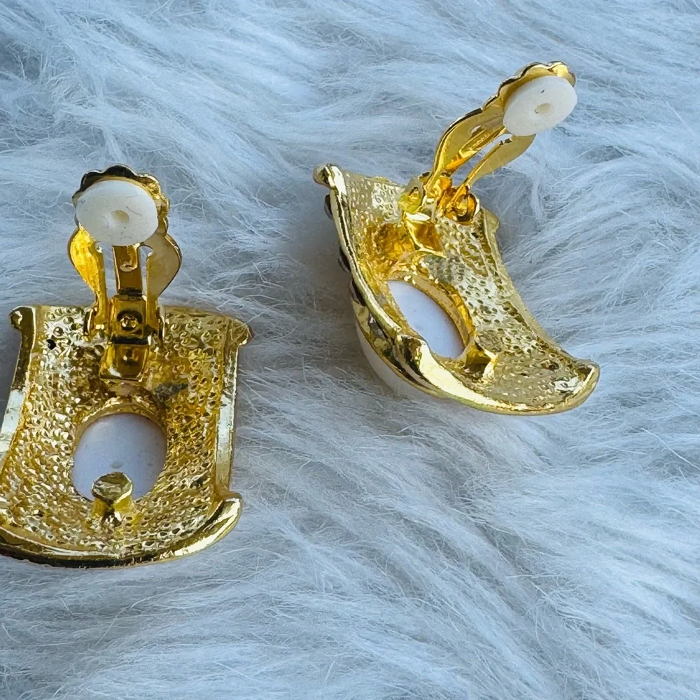 Vintage gorgeous statement